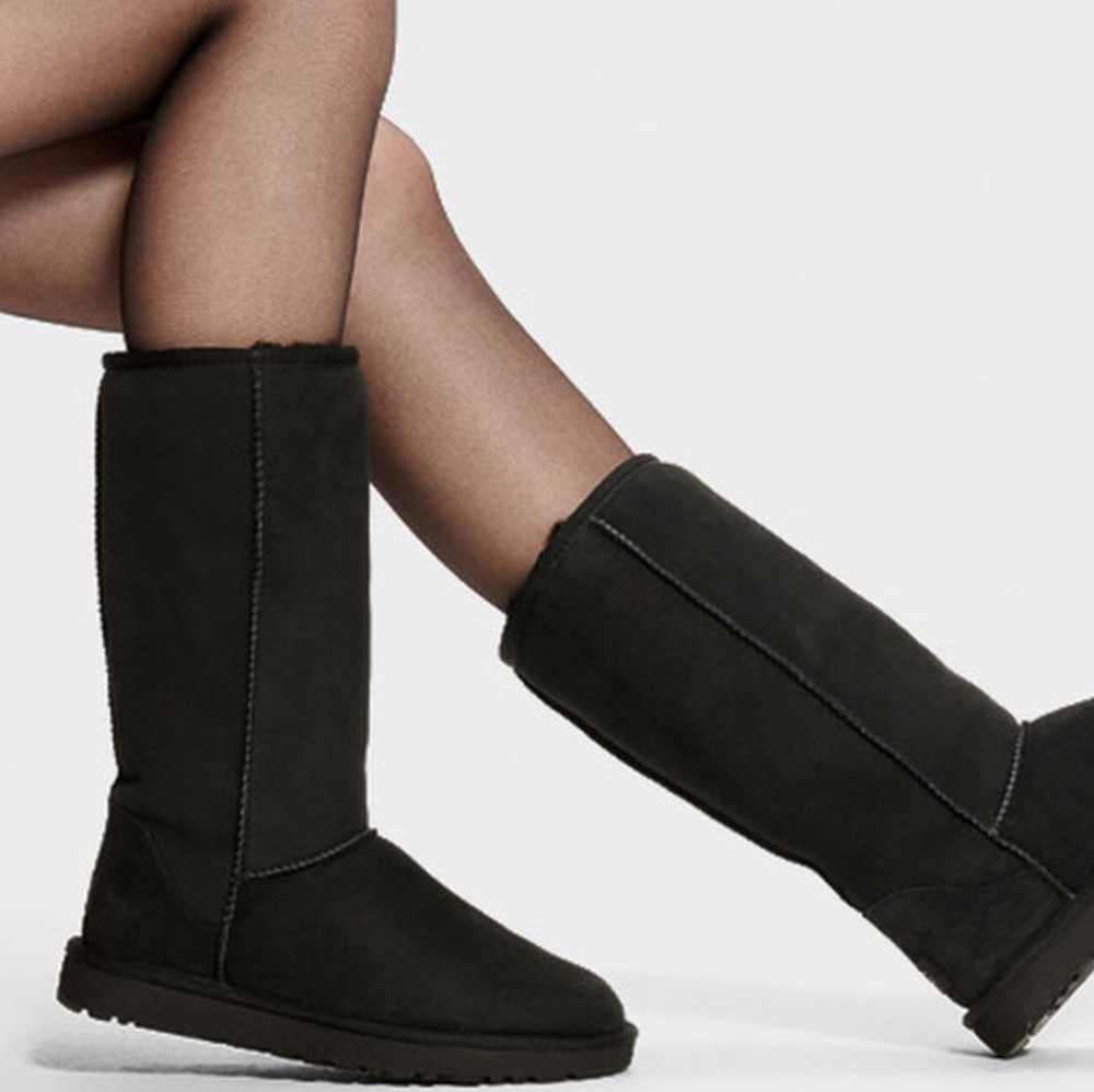 UGG - Classic Tall Boot in Black  Size 6